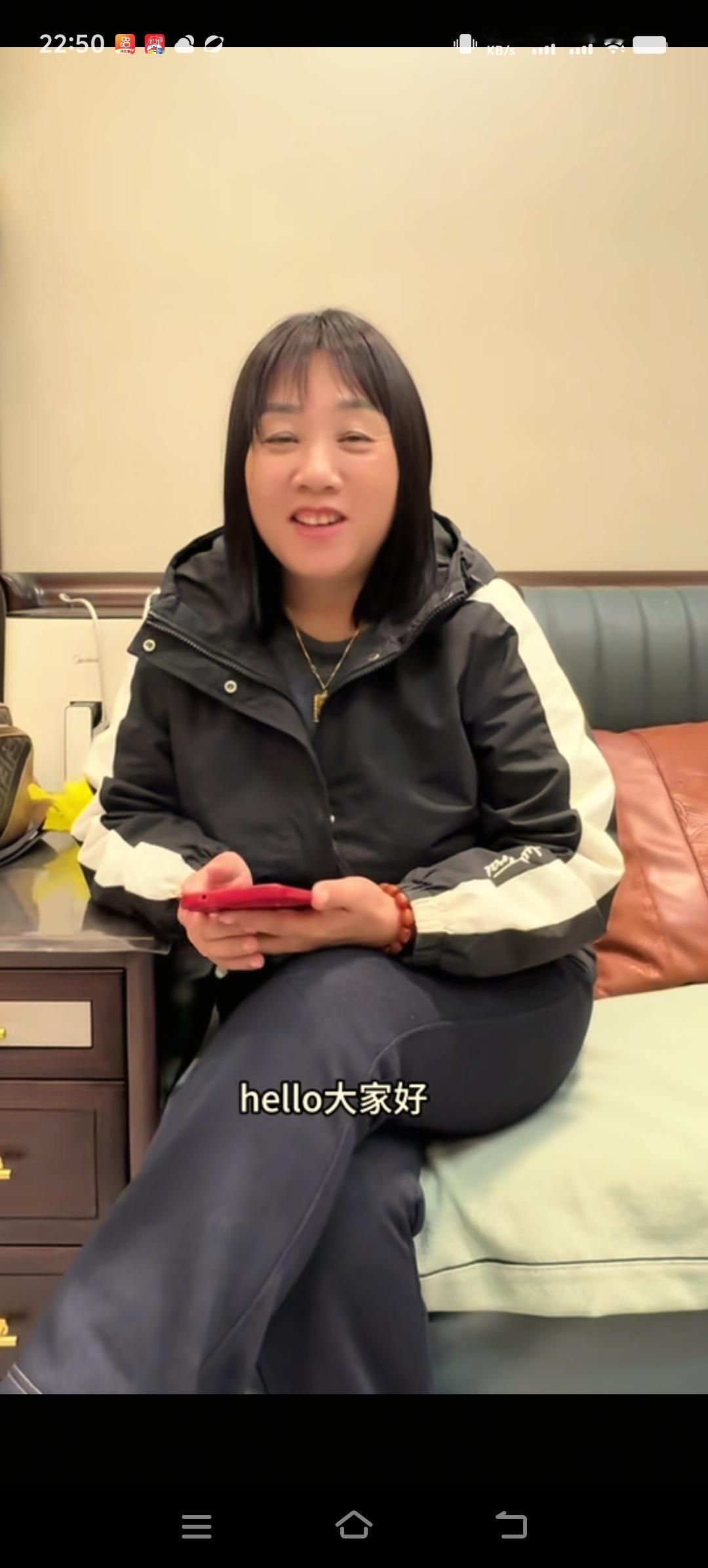 解清帅的妈妈，这段时间非常辛苦，操持儿子结婚的事，她的婆婆又不幸离世，前段时间她