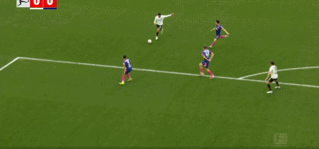 妥妥滴“点球”，（图2）这个手球如此明显，VAR介入居然来句“越位”我的乖乖……