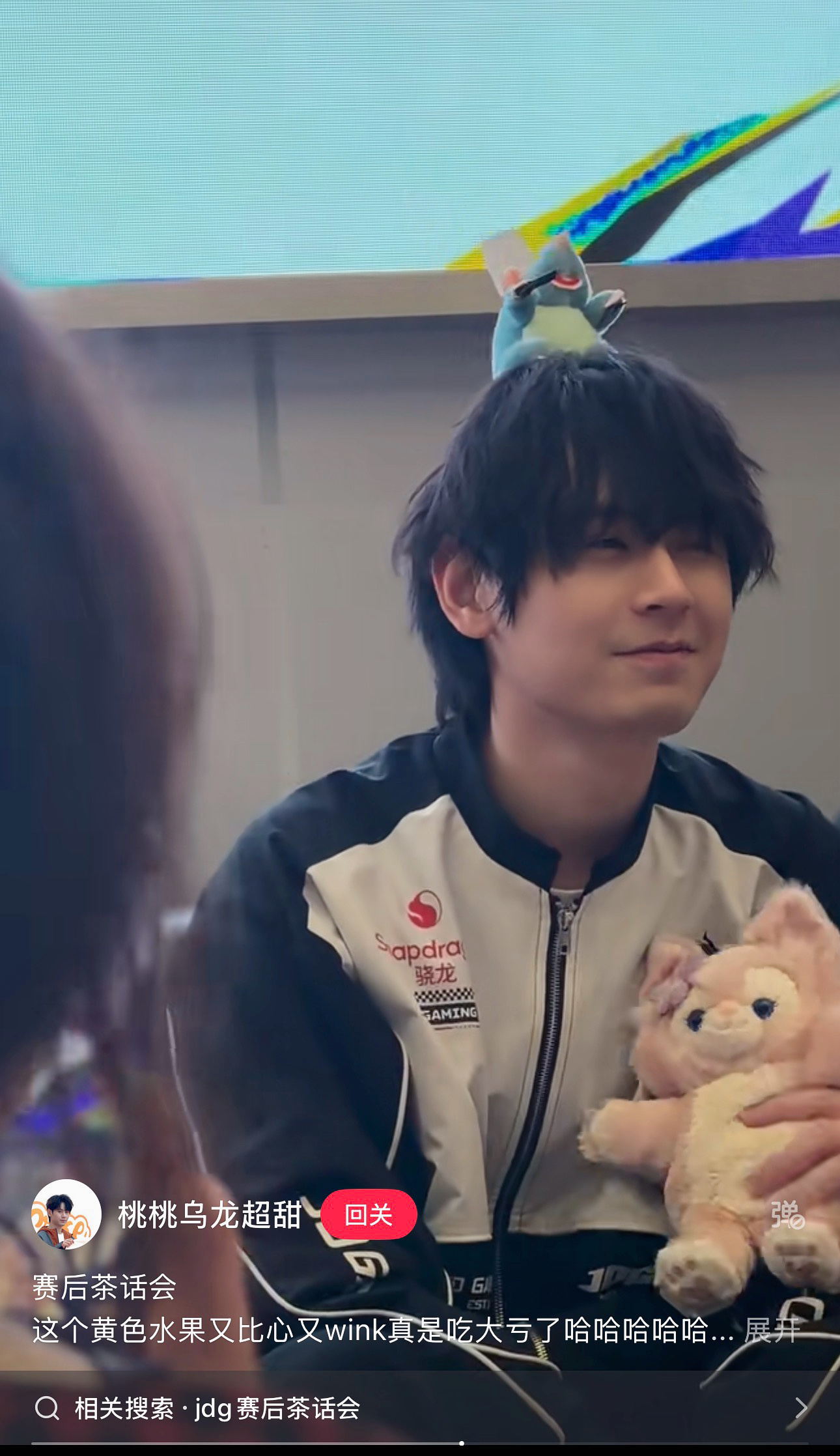 草啊今天吃太好了，i7姐让wink结果上一秒无畏说头发太长看不见下一秒乖乖顶着发