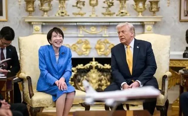 三位日相访美对比，证明了谄媚换不来尊严。
三位日本首相先后去美国见特朗普，结果差