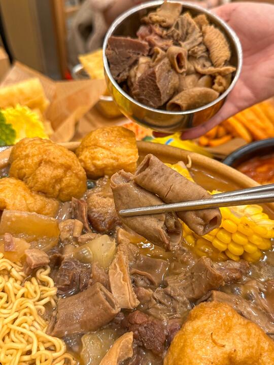 就在西湖边❗️这家的老广味牛杂煲嗄嗄香