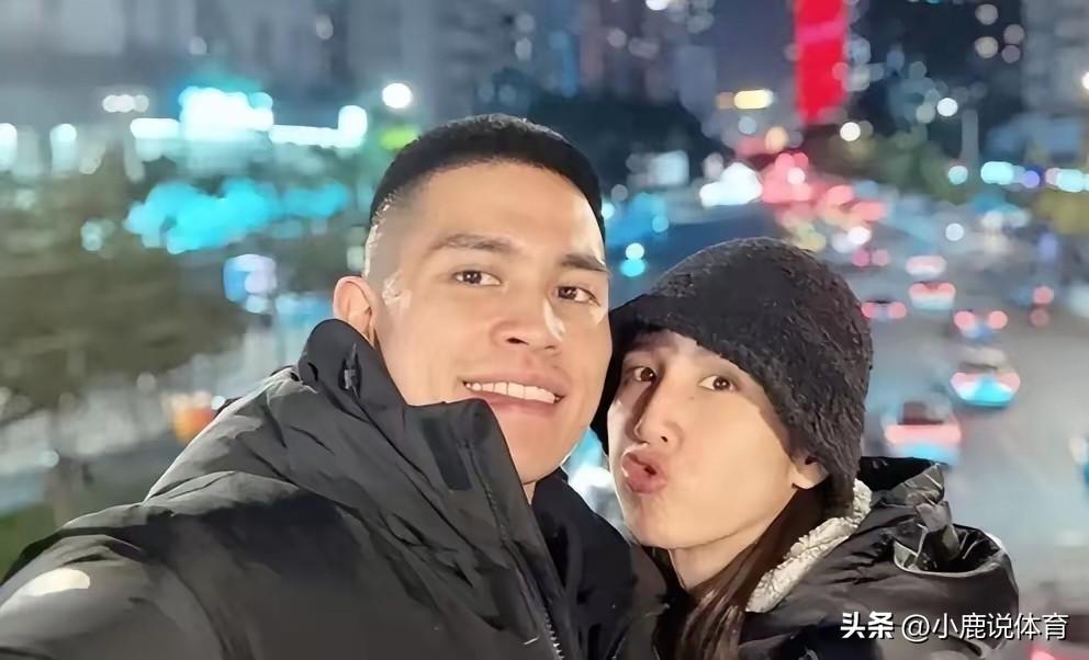 年薪几百万还租房？
陈盈骏太实在了。
 
新疆开价比这高。
他直接拒绝。
 
老