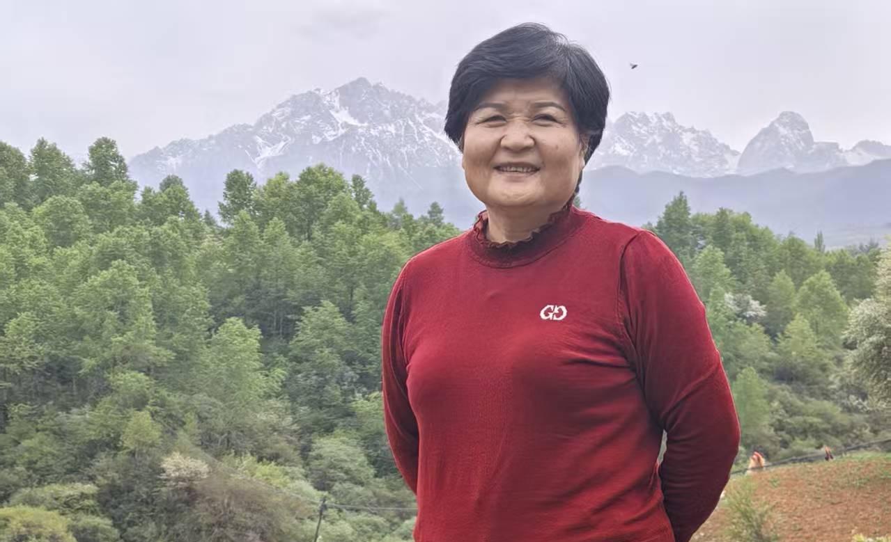 我认为快乐重要。快乐与成绩并不矛盾，快乐的学习，快乐的成长。把成绩看的太重，对学