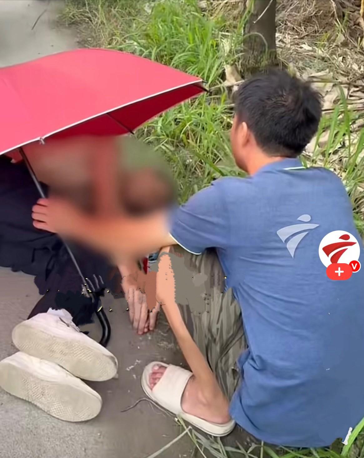 近日，广东中山退役军人王国良和妻子驾车出行途中意外发现路边躺着一名男子，一动不动