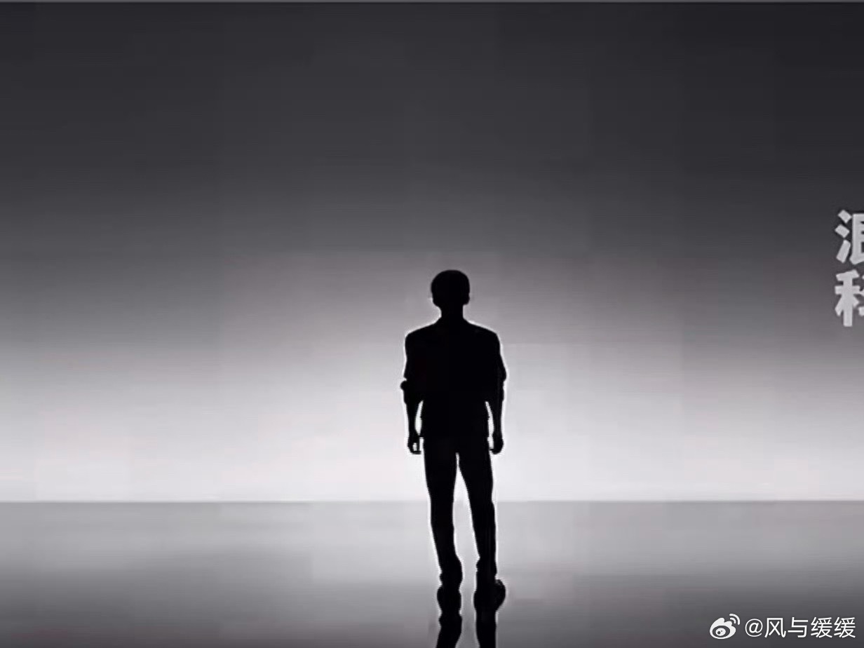 易烊千玺亮相全新理想L9宣传片，真的把每一帧画面氛围感都拉满了，不需要多余的动作