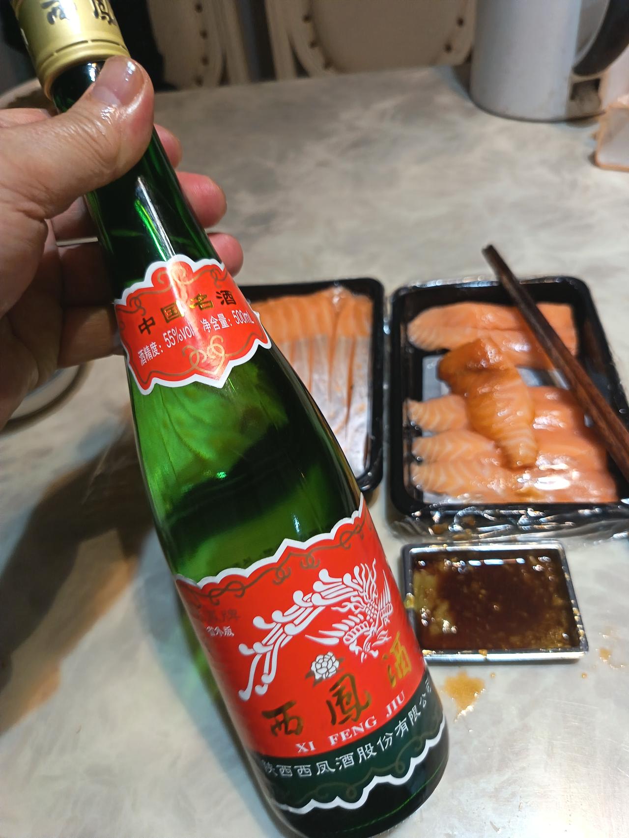 昨天下午外出了一趟，突然下起了雨，打的士回家，衣服也都湿透了。

赶快冲个热水澡