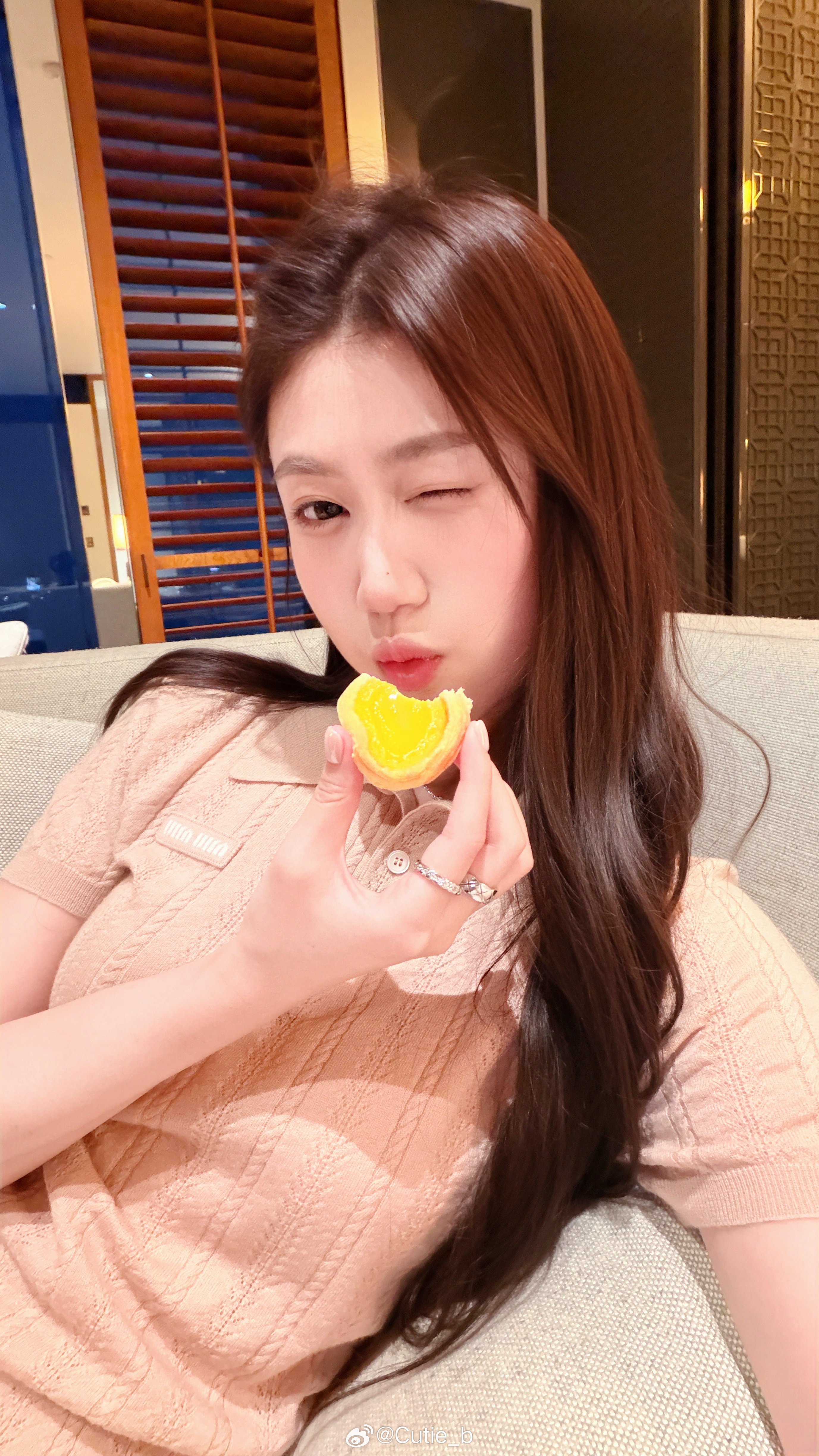 脑袋空空🍩🥧🍷 