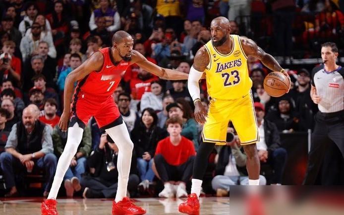 湖人根本不在乎什么西部第四。你以为是伤病潮击垮了他们？我告诉你，这是他们主动拆掉