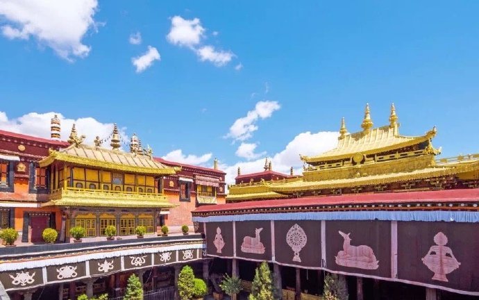 西藏，是人精神境界的巅峰，也是自然景色上的极致。 