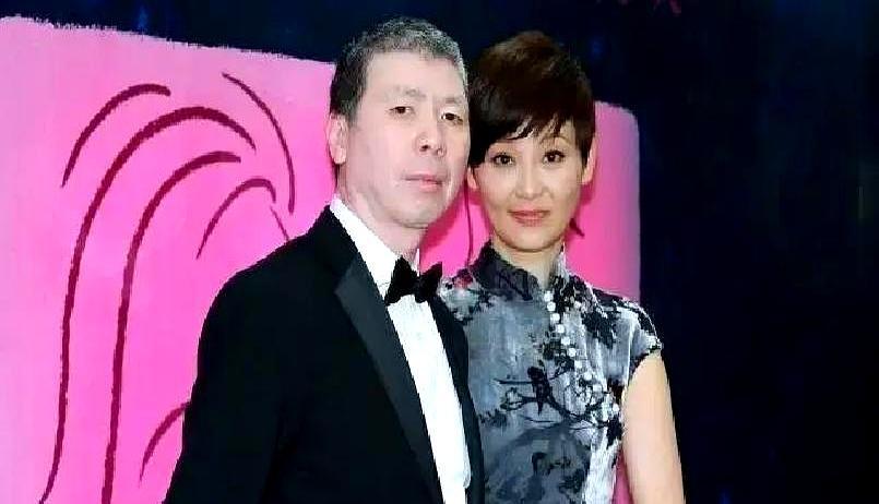 被出轨后她没哭没闹，只撂下一句话。你绝对想不到她做了什么。
 
1993年，冯小