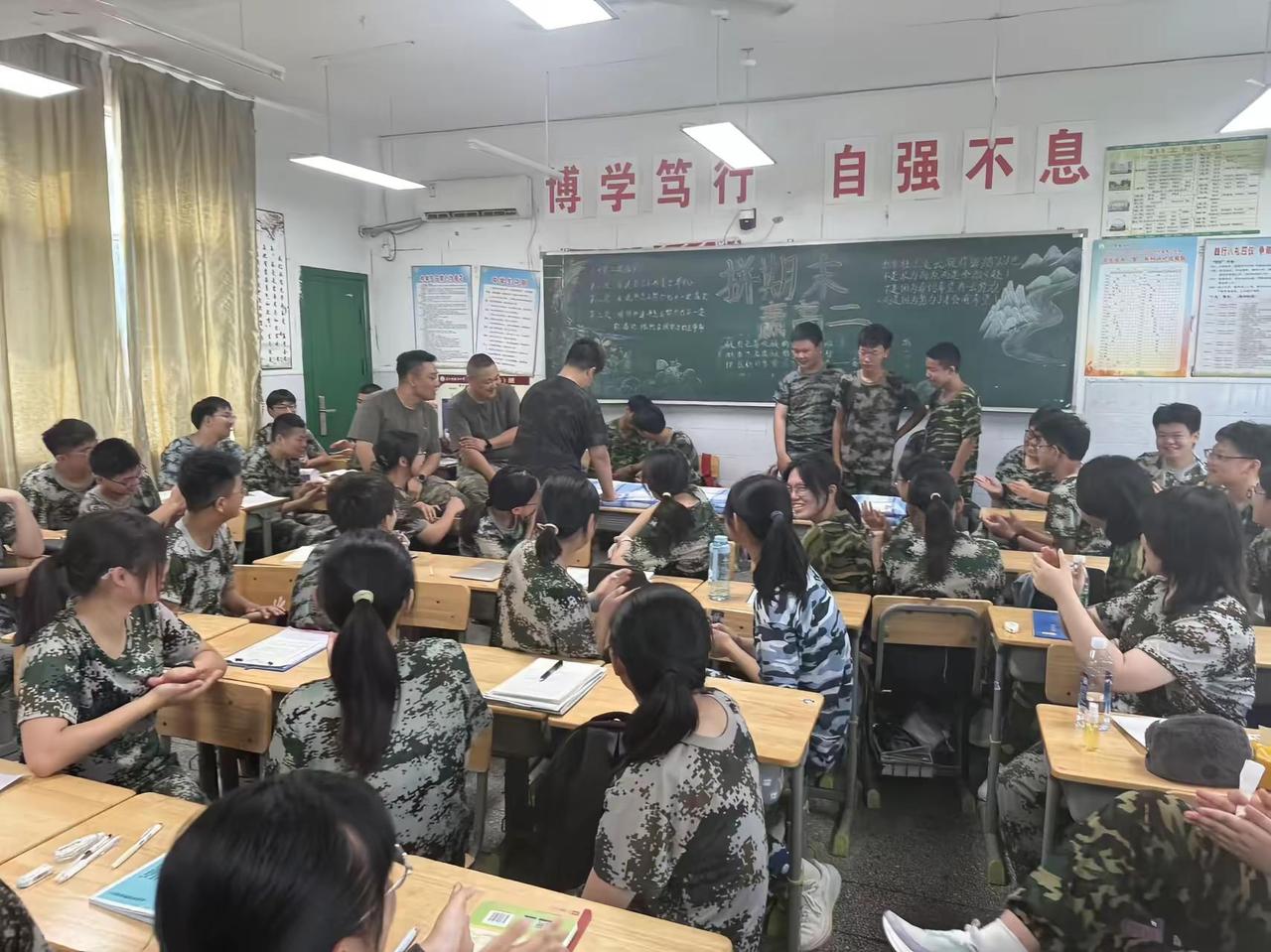 这一页翻篇了，新的故事，从一场特别的军训开始。中考只是插曲，高中才是篇章。新的战