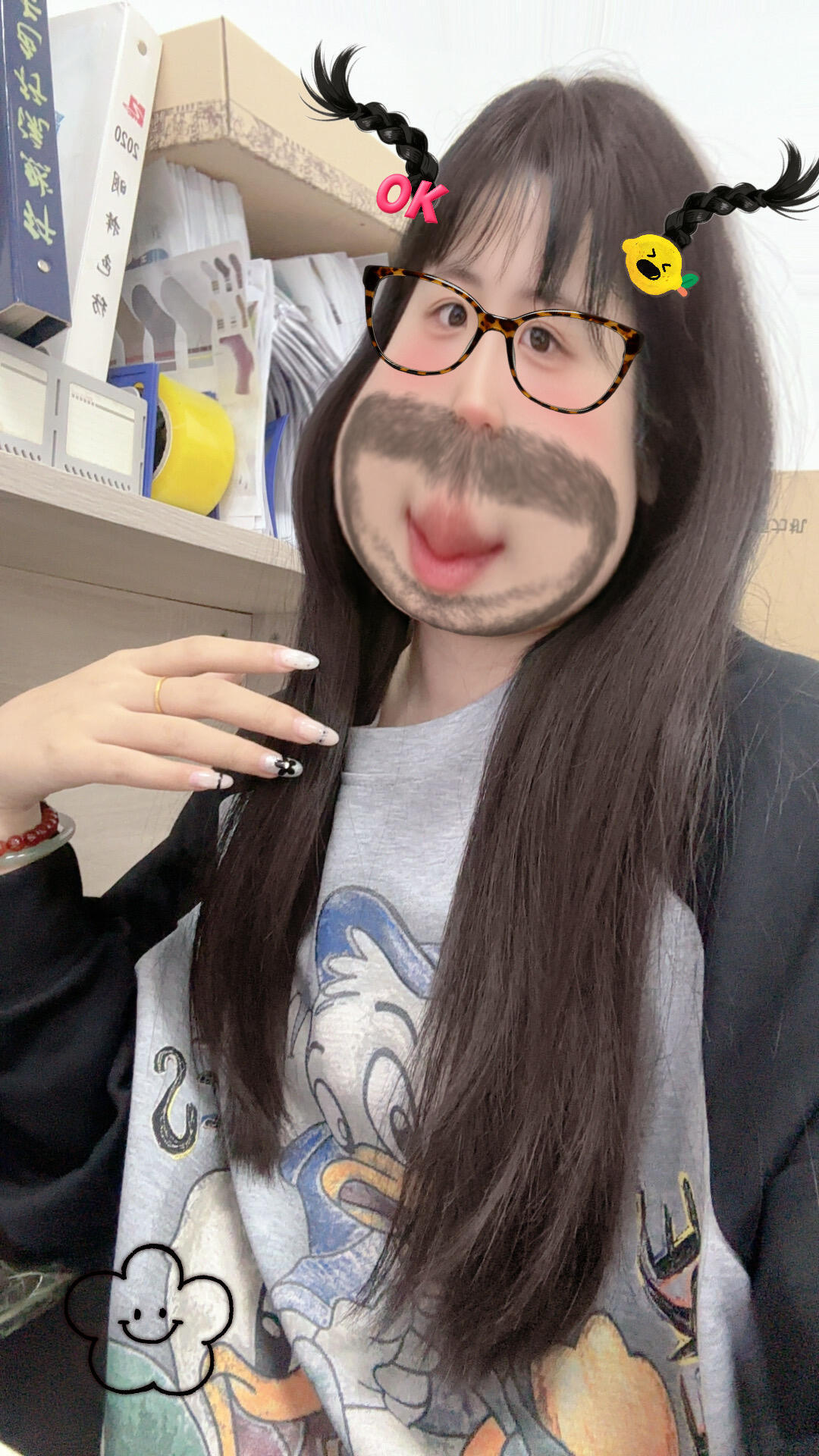 😊看似微笑实则没招了 上班了 