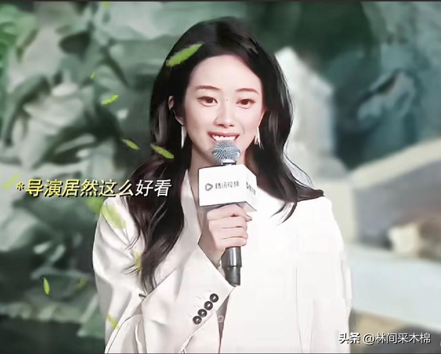 我还寻思李梦身边这个是谁的助理，这么朴素，却这么大腕，还有人给打伞，整半天原来是