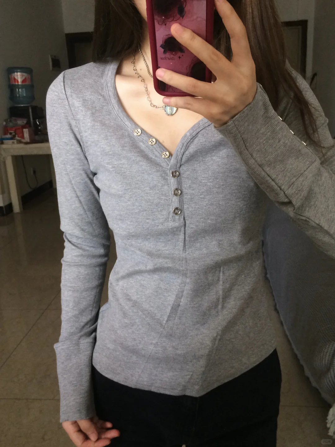 买到了满意的灰色上衣！