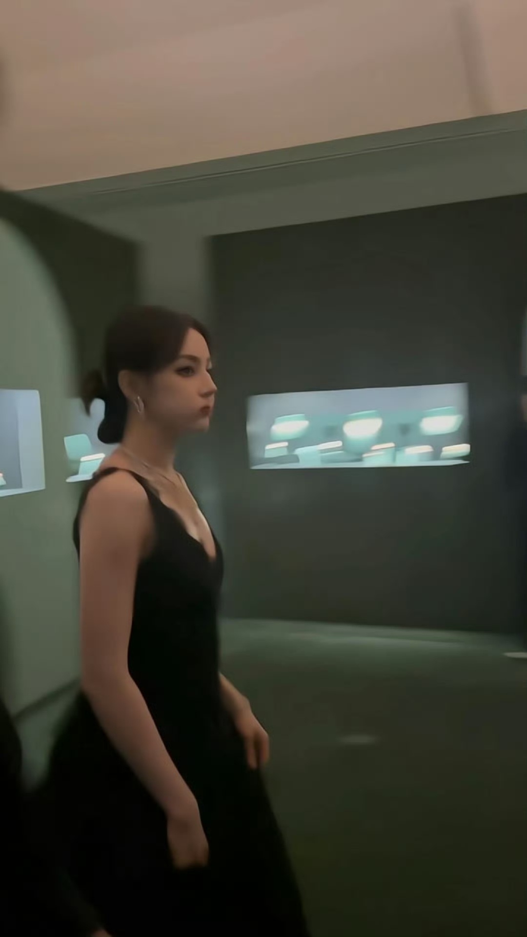 迪丽热巴live的神迪丽热巴黑天鹅晚宴路透