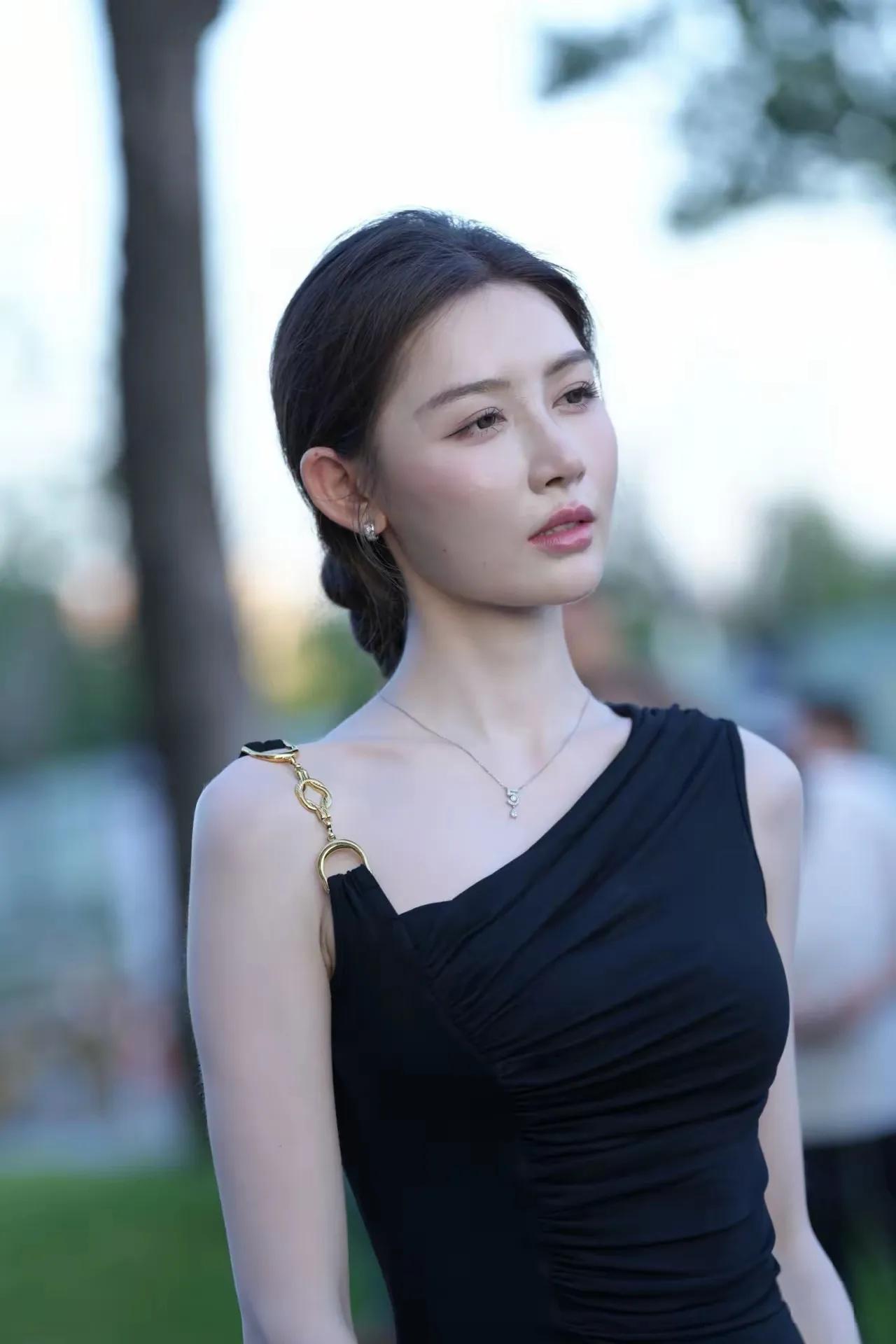 淡妆浓抹总相宜[比心]