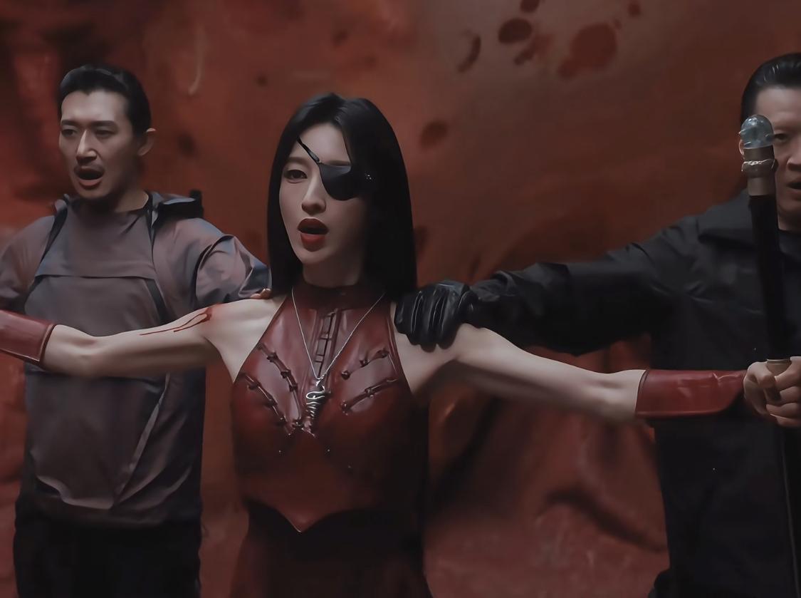 林喜柔呼唤出来的原型地枭，不是地下的，是躲在矿洞里面的。

这些原型地枭是和林喜