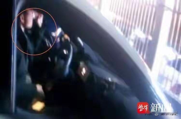 “段子在现实上演了！”上海，男子是司机，见交警查酒驾心虚，想起白天曾喝酒，灵机一
