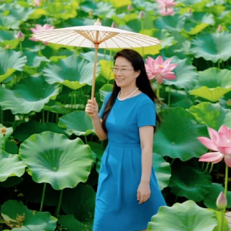 ​“一定要记着，人老了以后，不会再有谁想跟你亲近了，因为你已经没有了利用价值，你