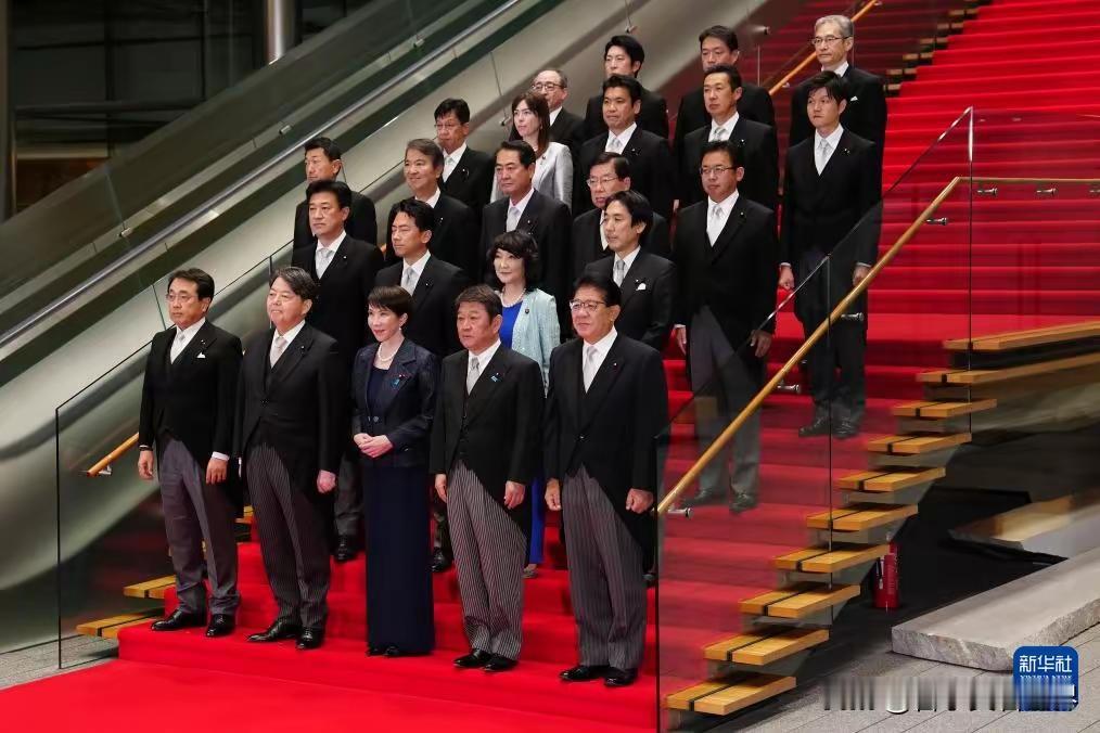 全员辞职、换汤不换药！日本内阁改组，根本救不了国运
 
9月17日高市早苗迎来上