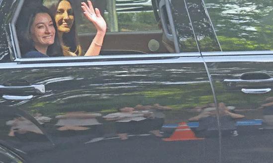 黄仁勋女儿黄敏珊到访韩国

8月18日，英伟达物理 AI业务高级总监黄敏珊到访L