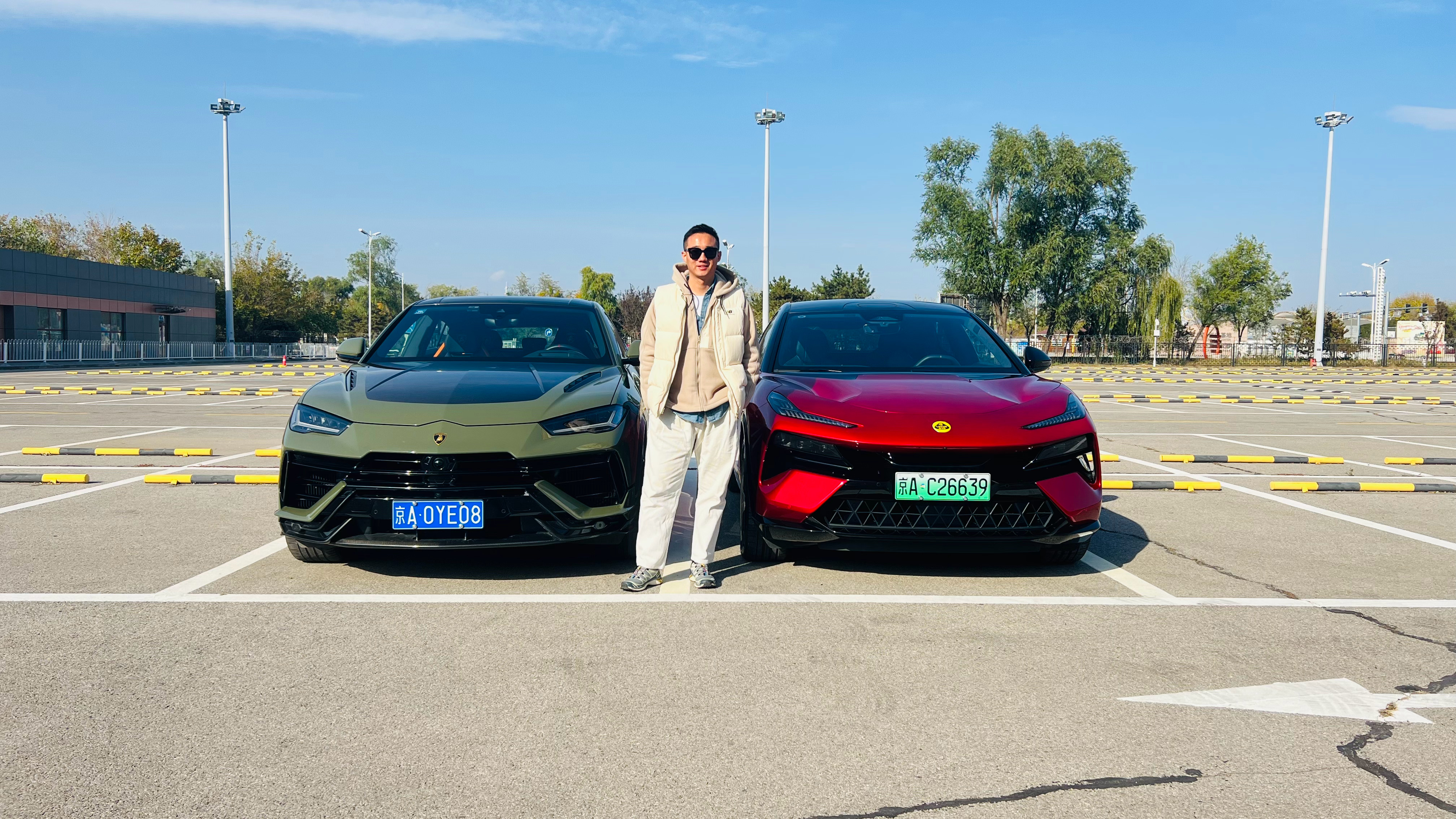 你更喜欢谁______？ 我更喜欢兰博基尼urus ！大家呢？ 