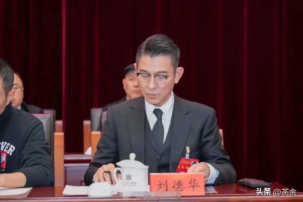 福荣叔这的气质 帅呆了