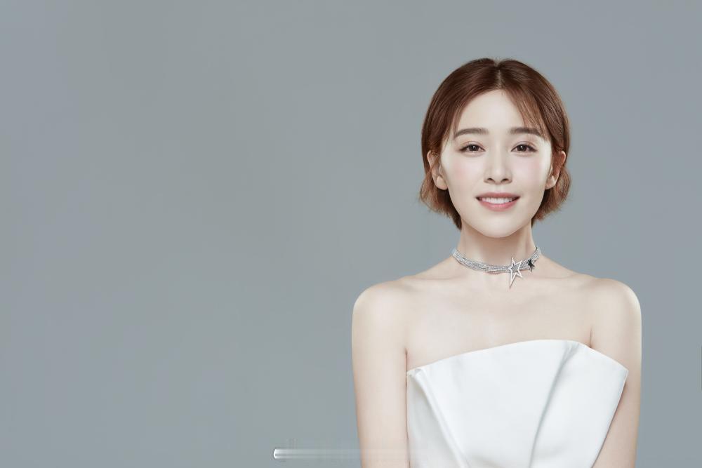 阚清子白色优雅美丽迷人 