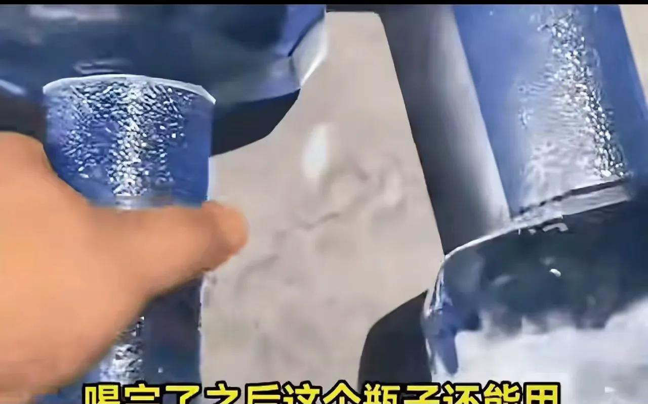 “太有赚钱的头脑了！”一家生产矿泉水的公司老板突发奇想，将矿泉水瓶子做成哑铃的形