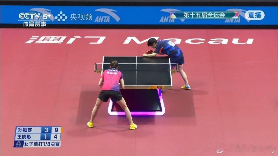 最后一个球，王晓彤发球直接失误，送出比赛，恭喜  晋级八强。