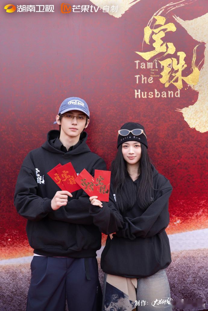 代露娃赖伟明宝珠开机合照网剧《宝珠》开机大吉！代露娃赖伟明的开机合照甜度超标，两