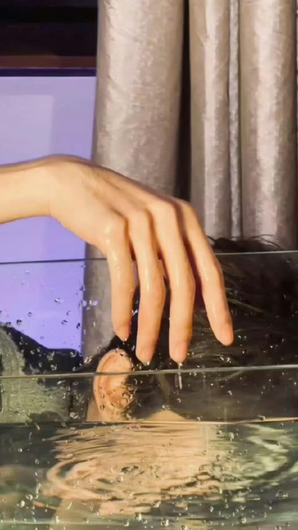 邓为的手也可以单独出道！！全身上下都是挪不开眼的美丽🥺 邓为邓为风月不相关