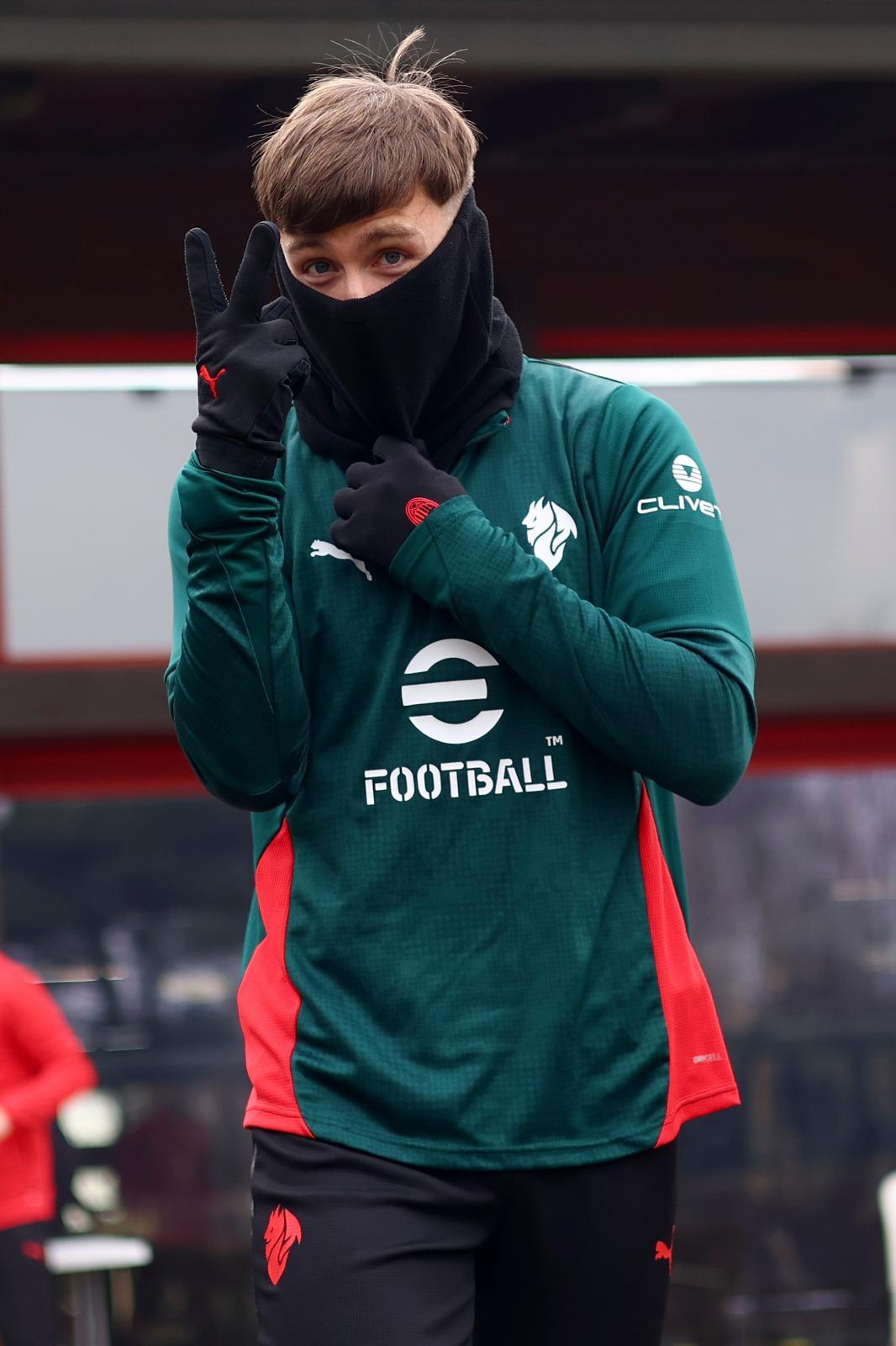 距离罗马vsAC米兰 只有不到2天⌛

📍克来沃米兰内洛体育中心