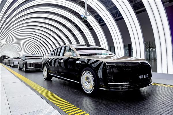 第10000辆尊界S800量产下线！车主为“功夫皇帝”李连杰 