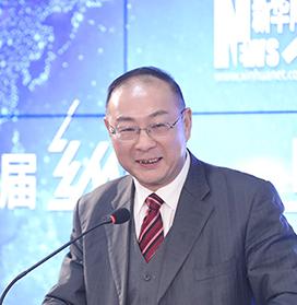 完全同意金灿荣教授的观点，中国没有必要再三要求日本就侵华罪行道歉了，日本道歉不道