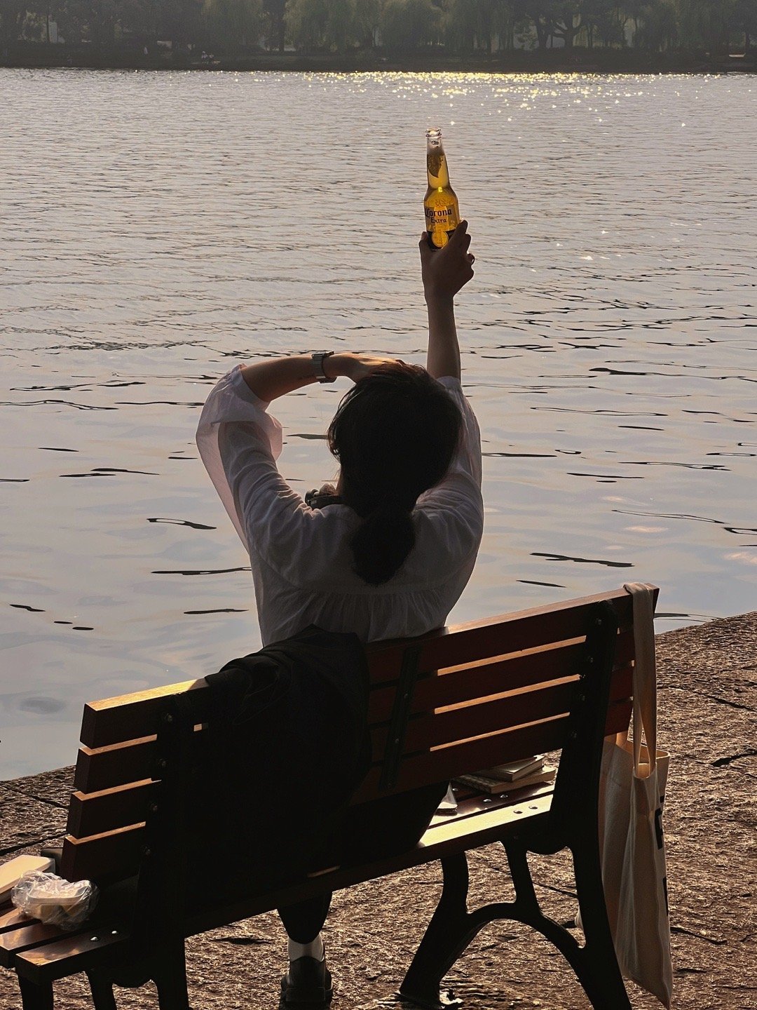 一会儿说没有生活目标，一会儿说要对人生和生活更加积极，时时刻刻都在为自己内心的矛