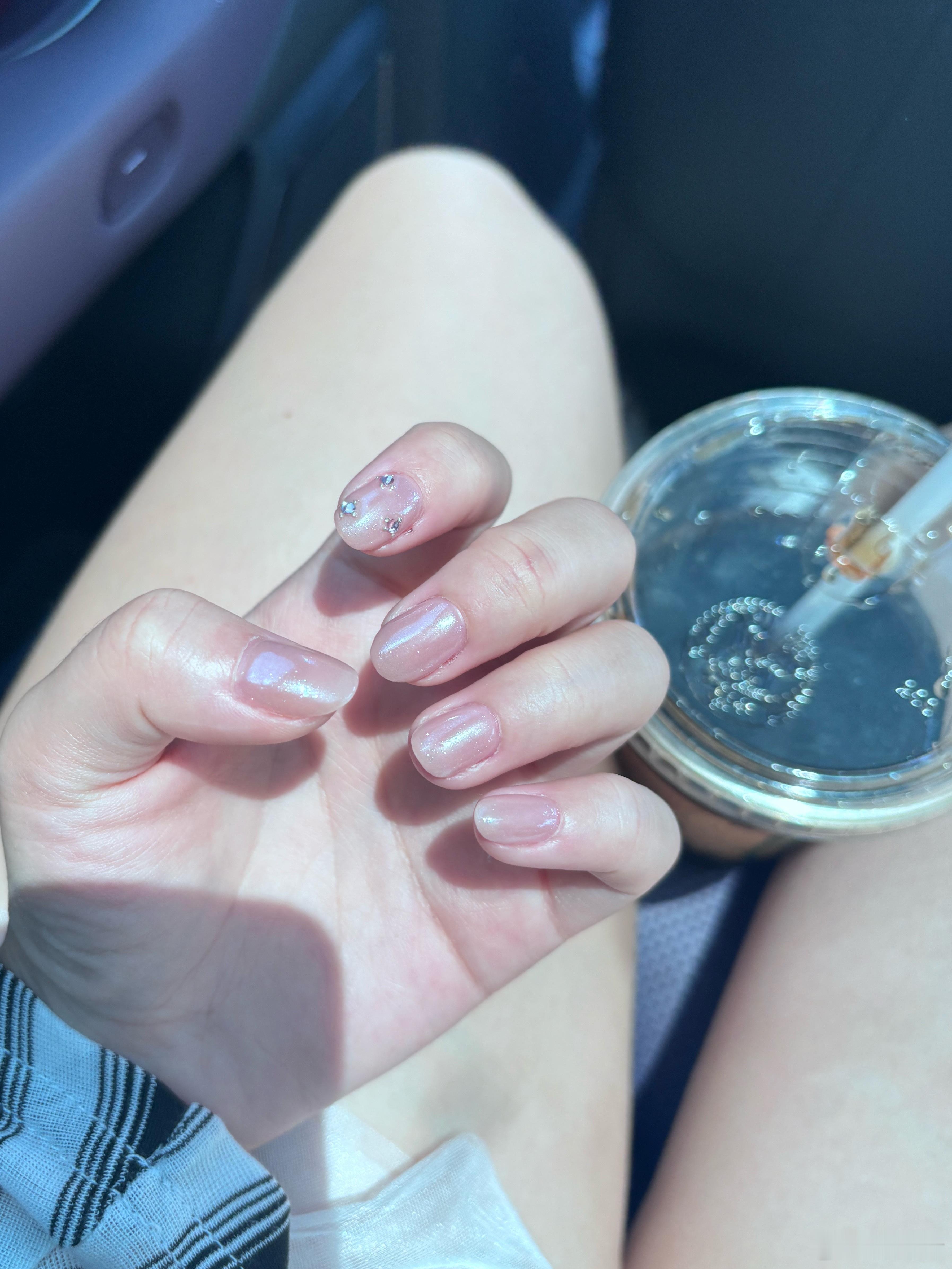 突然意识到我频繁做美甲不是因为爱美为什么不能是因为爱啃指甲伤甲床甲面做美甲可以很