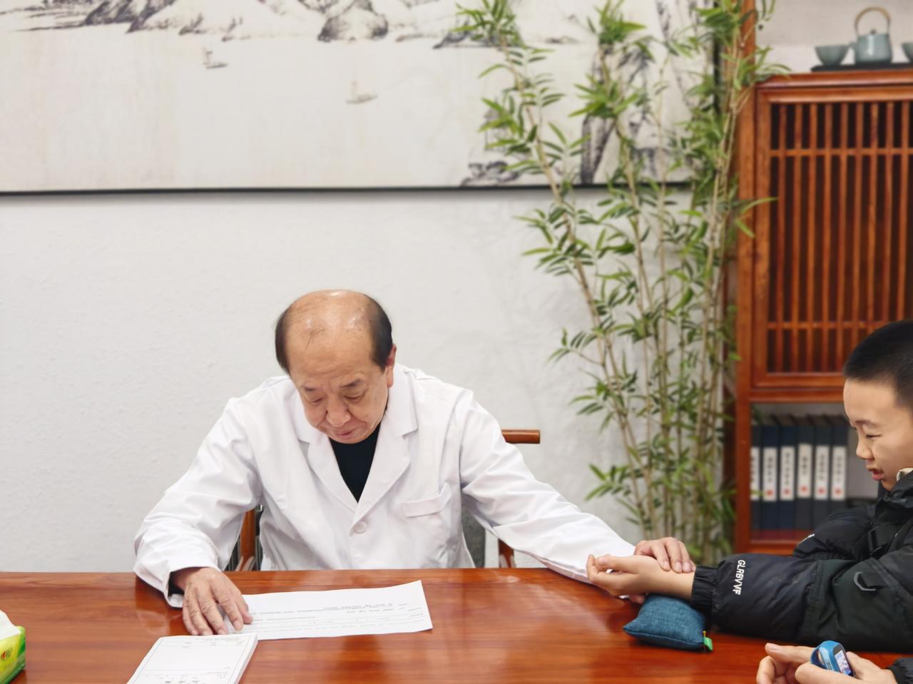 多动症孩子一旦开窍，恢复很快！家长：早知道就不吃那么多药了
大家好，我是孟牛安，