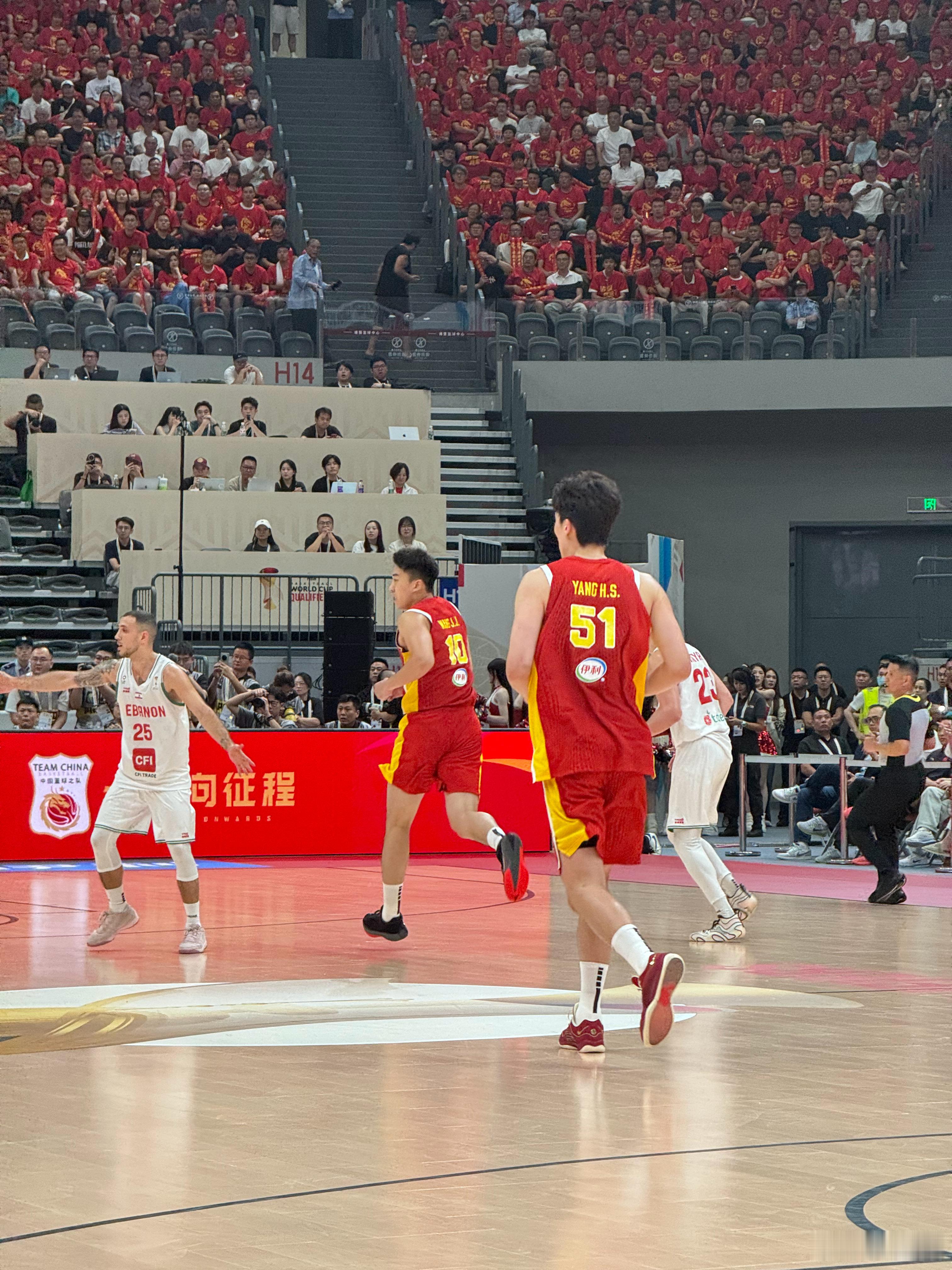 TNND，有NBA球员就是爽啊！中国男篮vs黎巴嫩男篮 ​​​