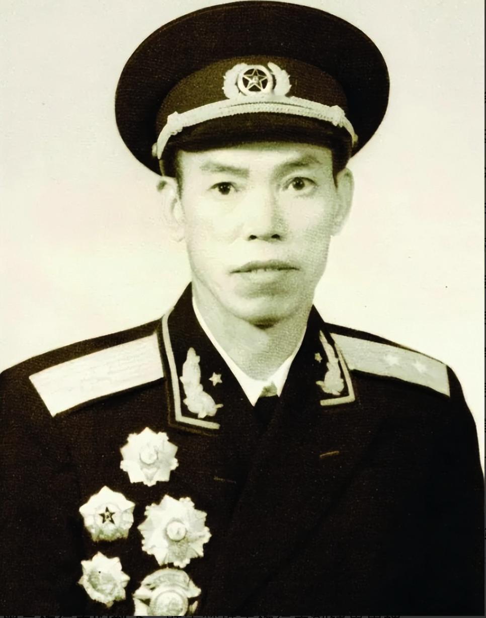 抗美援朝之初，韩先楚刚来38军，梁兴初赌气要走，韩冷冷道：我不是来给你当军长！