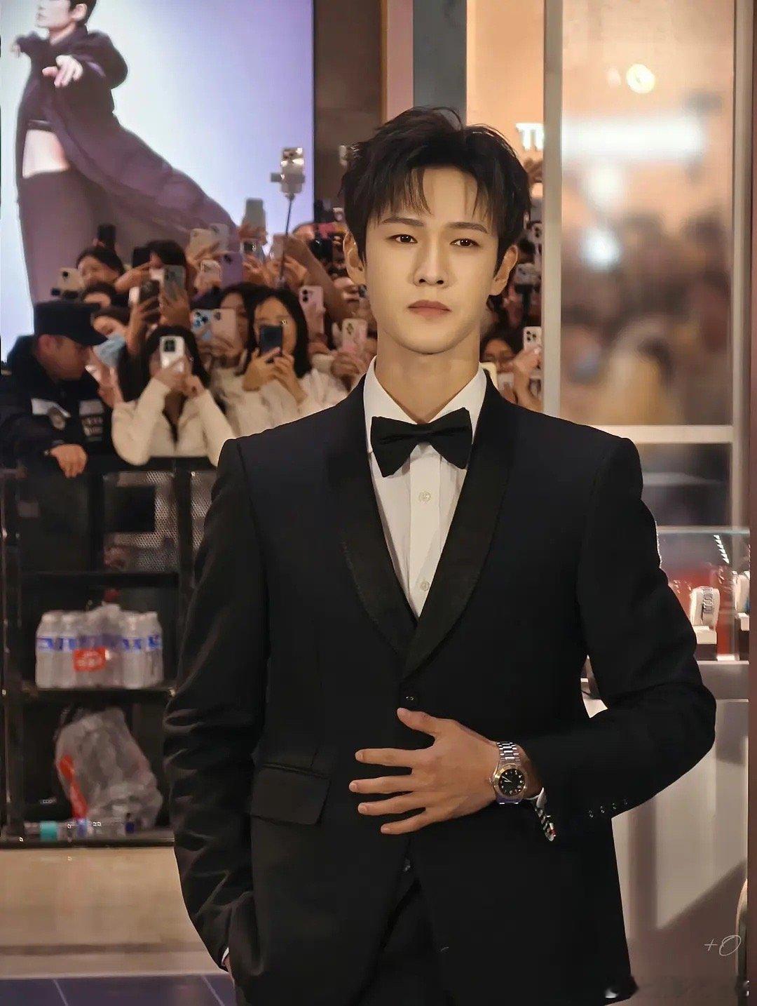 李昀锐真的是红气养人具象化优雅有质感，和浪琴表的适配感绝了！ 