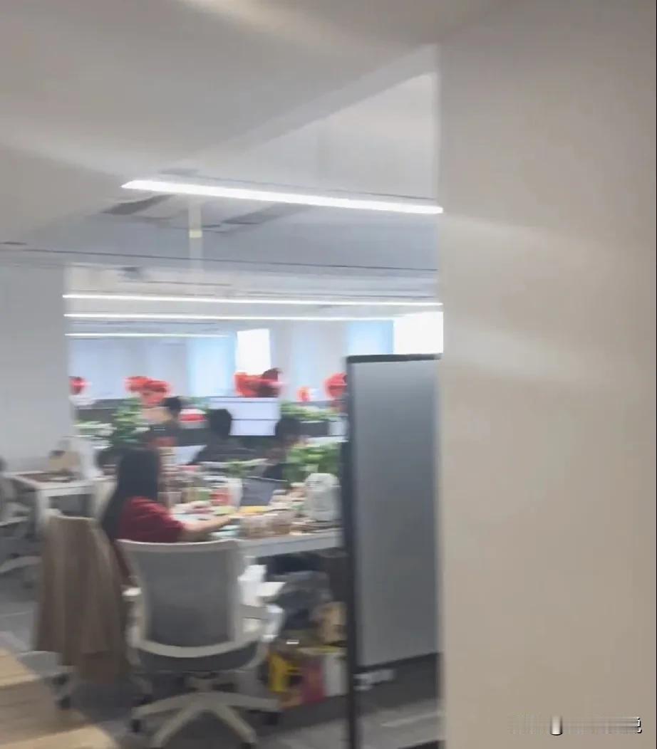 82年的厂务老哥逆势找了个工资上浮30%（从10涨到了13）的工作后提了离职，在