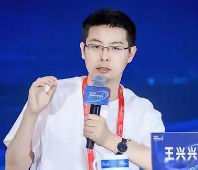 AI时代骤至！王兴兴预判明后年重复岗位将被全替代，马斯克预警发展失控：危机还是机