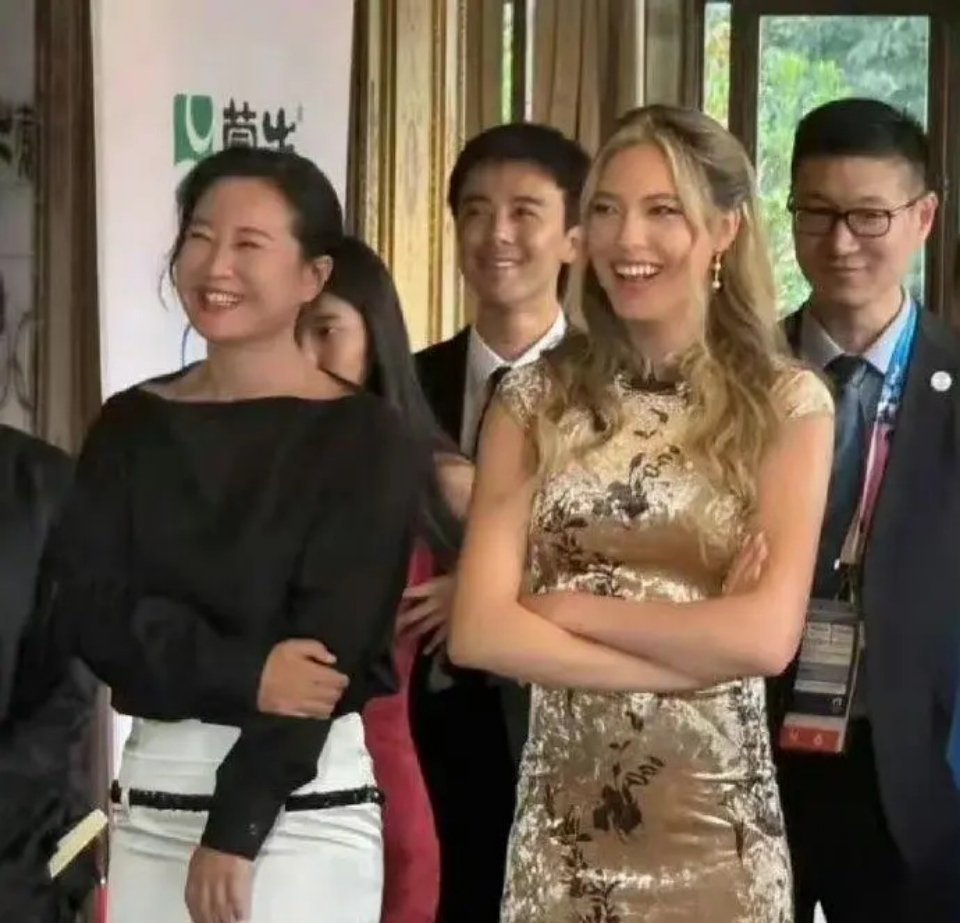 贾玲现在确实很有气质了 ​​​