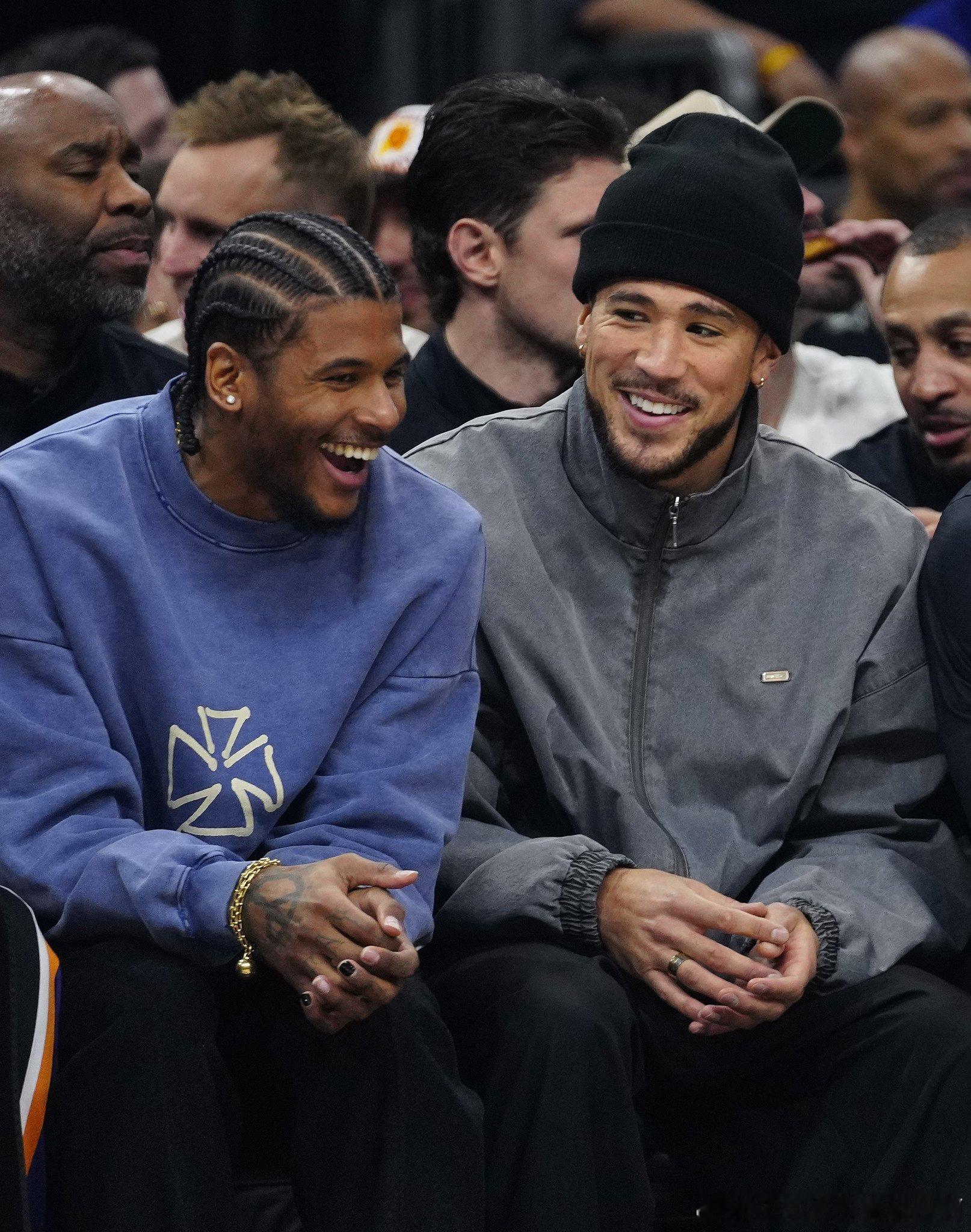 菲尼克斯太阳  太阳队总经理布莱恩·格雷戈里在谈到德文·布克与杰伦·格林长期搭档