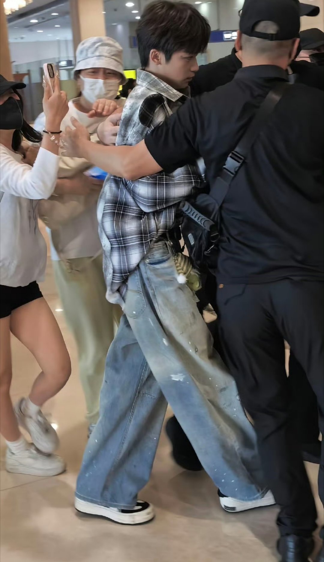 得不到梓渝我还得不到梓渝的娃娃吗，娃娃我也想要[打call]这个小梓渝真的是太可