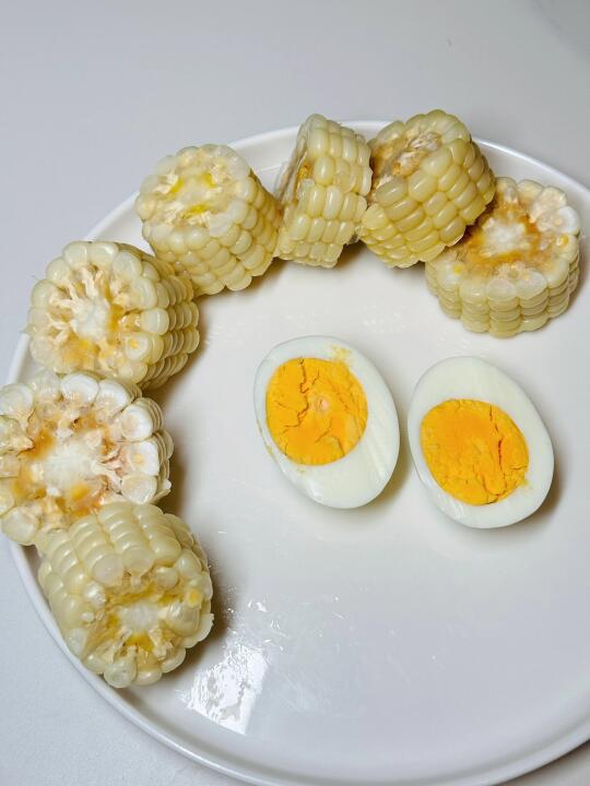 我太爱这个玉米了🌽，糯种带甜！蒸煮都好吃。