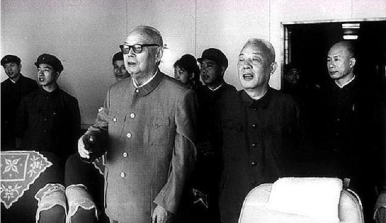 1976年，苏振华秘密会见吴忠和王尚荣，特别叮嘱要关注两支重点部队的调动动态
1
