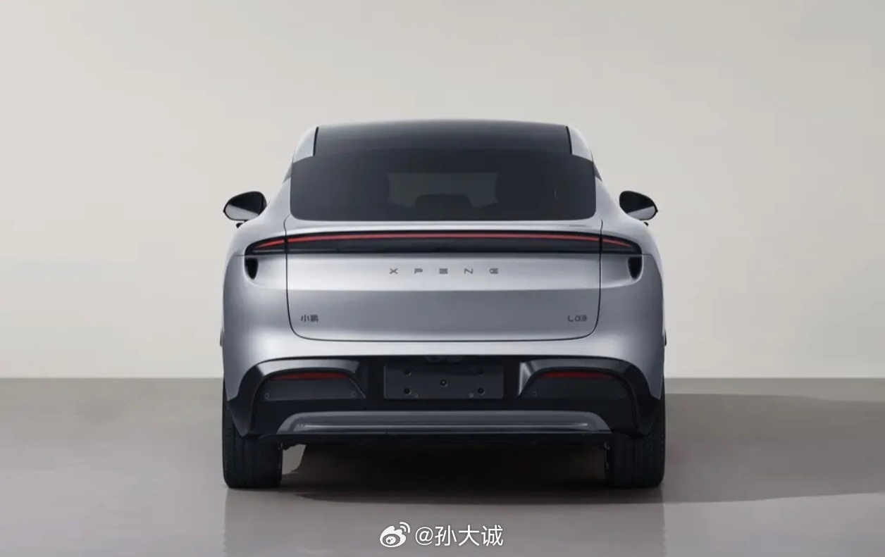 何小鹏称MONA首款SUV对标30万级开发大v聊车 昨天发微博后，有朋友私信问L