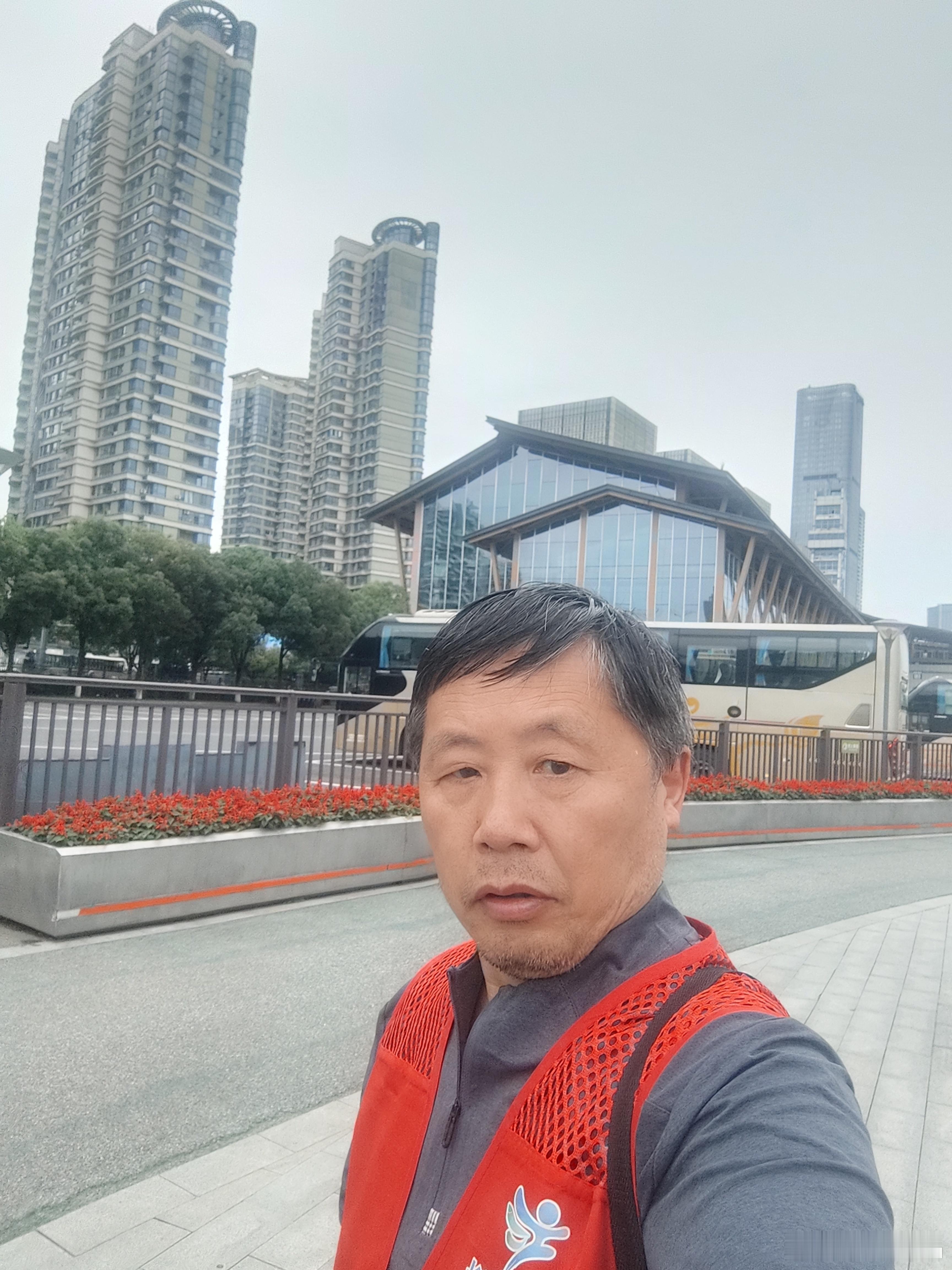 晚安你已连续晚安问候2157天。如果自己不想积极认真地生活，不管得到什么样的回答